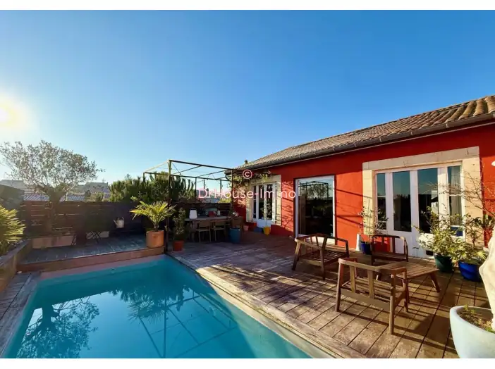 Maison 9 pièces de 254 m² - Bordeaux (33800)