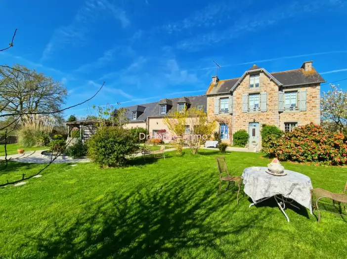 Maison 9 pièces de 262 m² - Lamballe (22400)