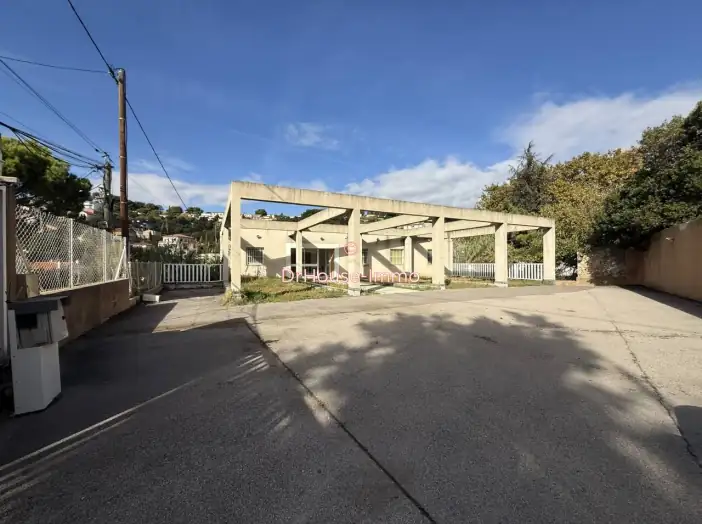 Bureau 10 pièces de 408 m² - Marseille (13015)