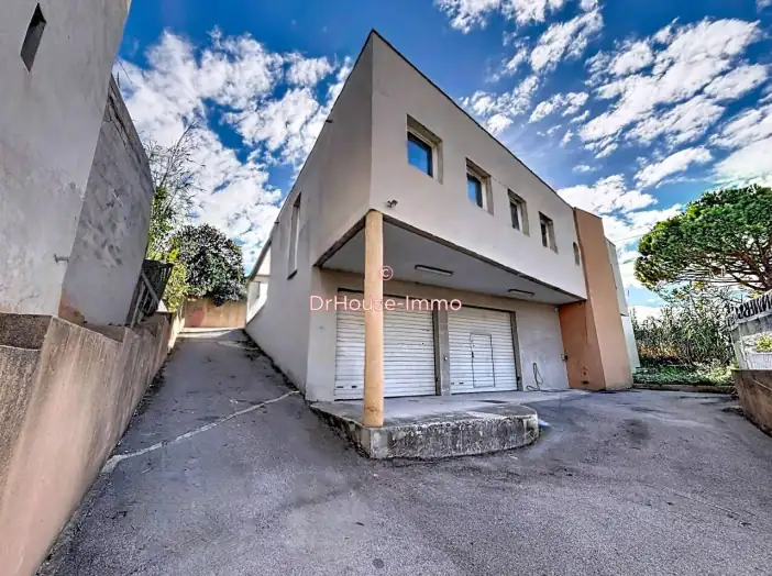 Bureau 10 pièces de 408 m² - Marseille (13015)