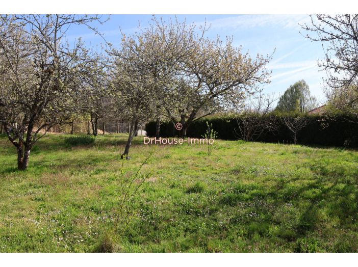 Terrain de 912m²