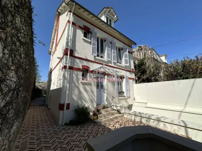 Maison 6 pièces de 137 m² - Mantes-la-Jolie (78200)