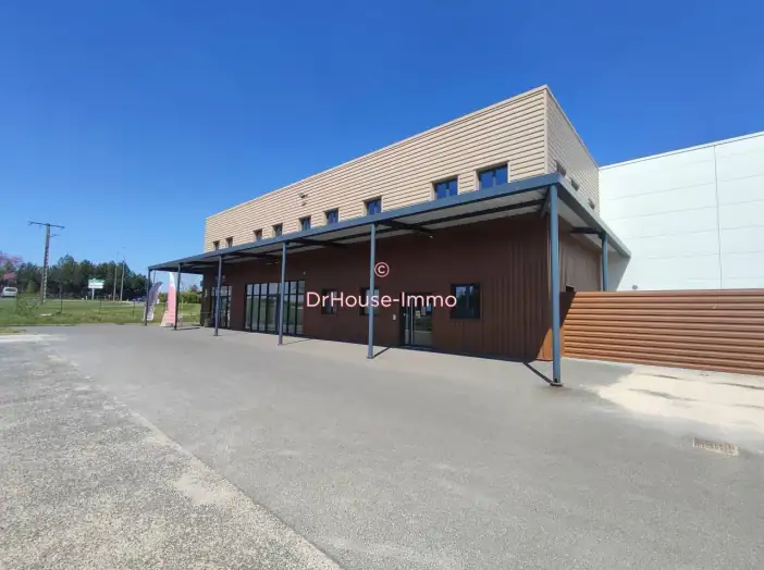 Commerce de 1 739 m² - Dissay (86130)