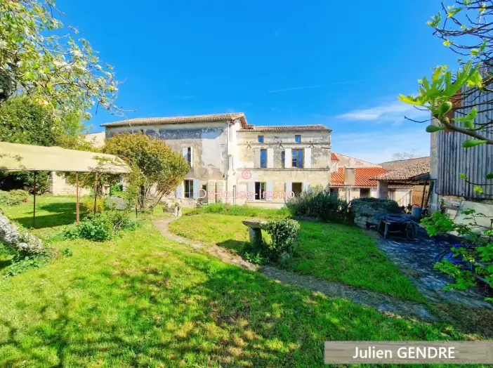 Maison 5 pièces de 185 m² - Salles (79800)