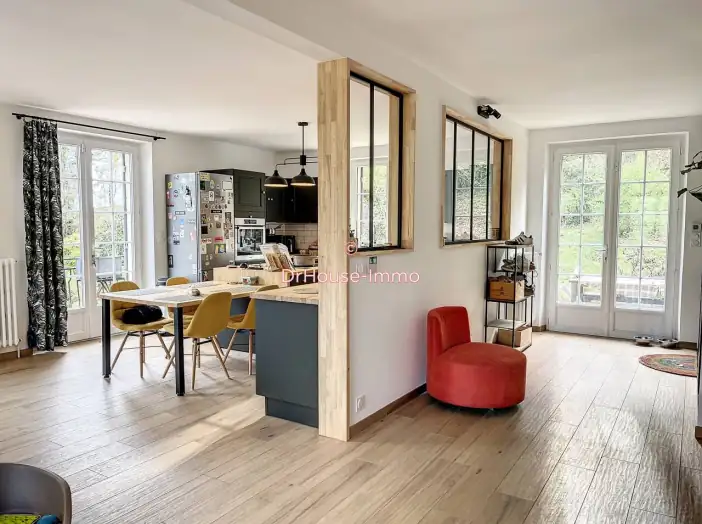 Maison 9 pièces de 214 m² - Trélissac (24750)