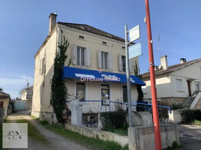 Immeuble 15 pièces de 190 m² - Monsempron-Libos (47500)