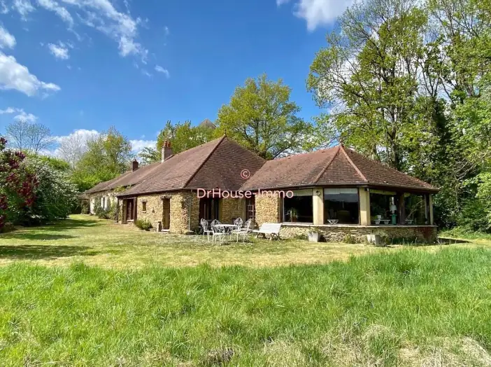 Maison 8 pièces de 282 m² - Tonnerre (89700)