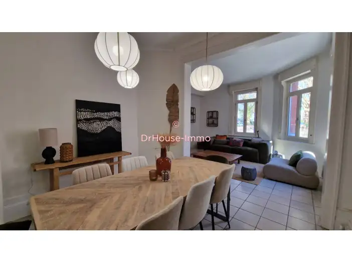 Maison 9 pièces de 208 m² - Lille (59800)