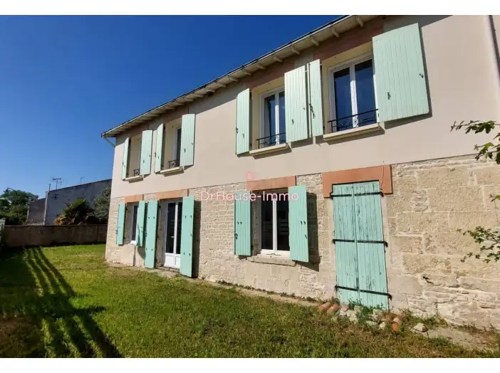 Maison 7 pièces de 200 m² - Mauzé-sur-le-Mignon (79210)