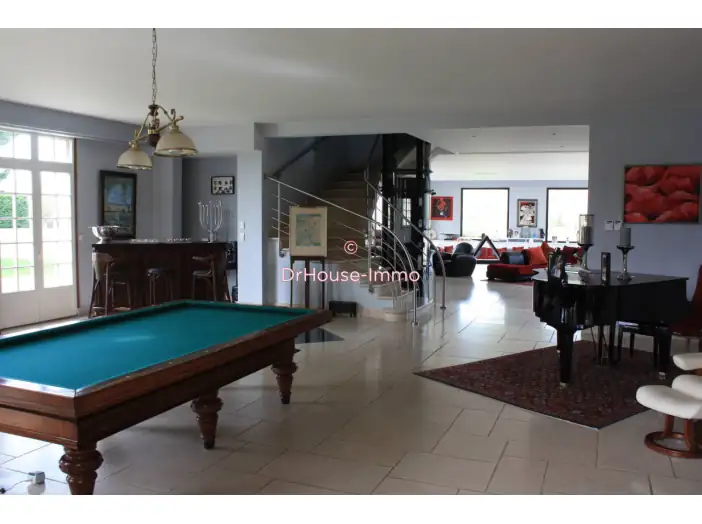 Maison 15 pièces de 570 m² - Coullons (45720)