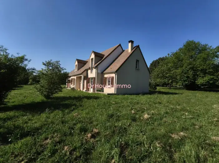 Maison 7 pièces de 157 m² - Saint-Jean-de-la-Motte (72510)