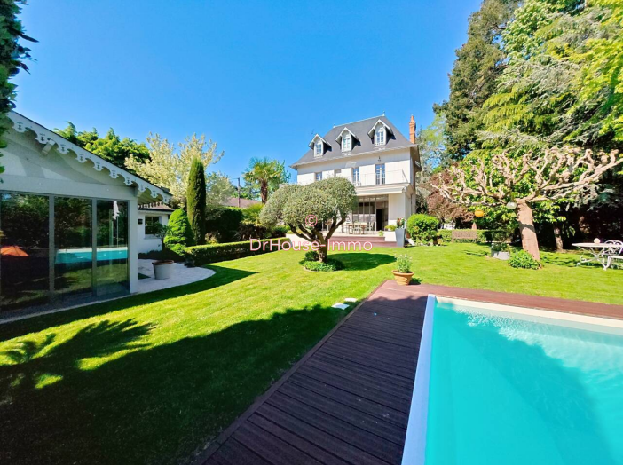 Maison de 383m² - 11 pièces