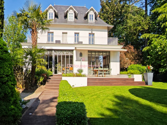 Maison de 383m² - 11 pièces