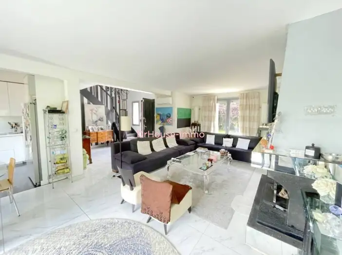 Maison 5 pièces de 130 m² - Savigny-sur-Clairis (89150)