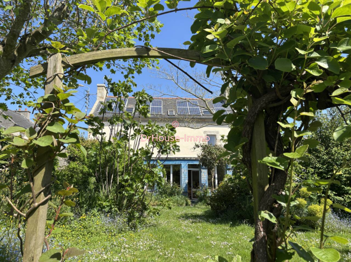 Maison de 200m² - 9 pièces
