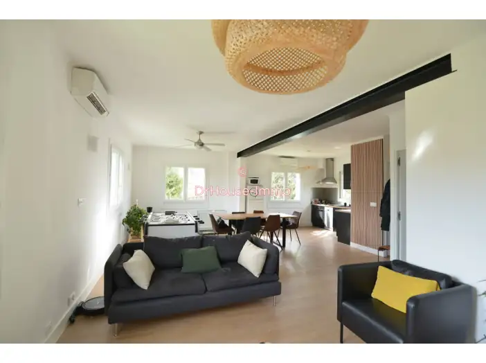 Maison 7 pièces de 155 m² - Saint-Victor-la-Coste (30290)