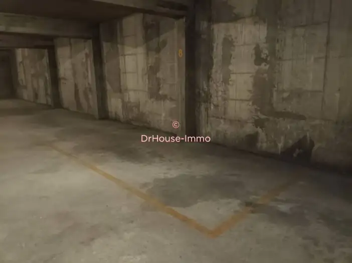 Parking / Box de 11 m² - Paris (75015)