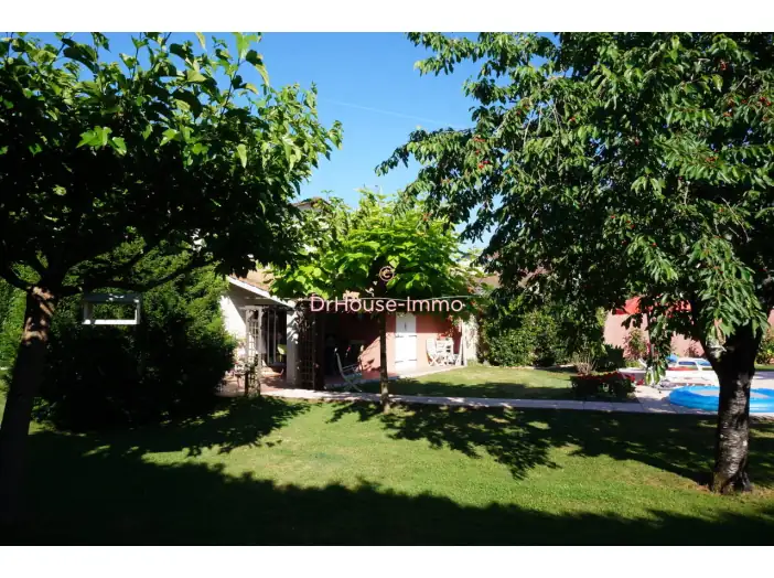 Maison 7 pièces de 140 m² - Razac-sur-l'Isle (24430)