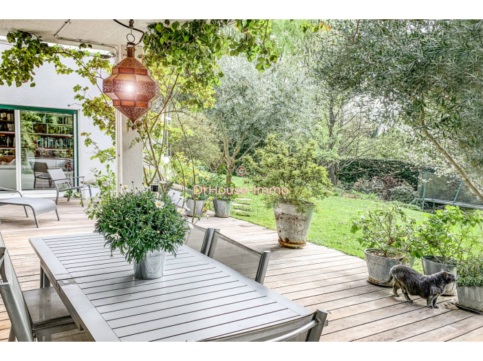 Maison de 250m² - 8 pièces