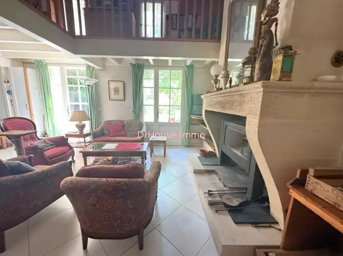 Maison 5 pièces de 220 m² - Saint-Émilion (33330)