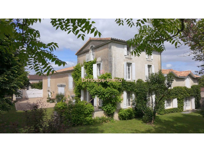 Maison de 267m² - 8 pièces