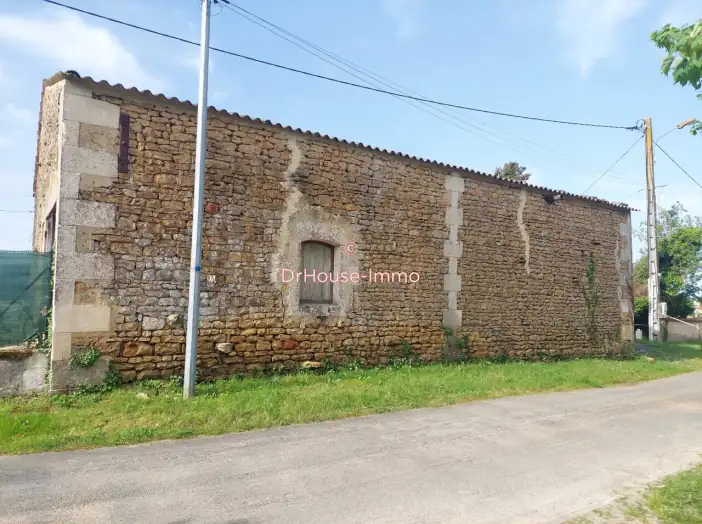 Bien immobilier 1 pièce de 76 m² - Cravans (17260)