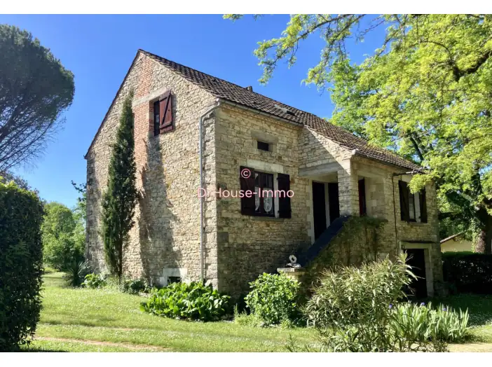 Maison 4 pièces de 122 m² - Sainte-Orse (24210)