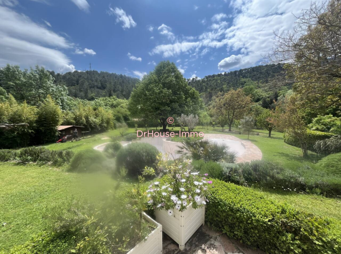 Maison de 250m² - 7 pièces