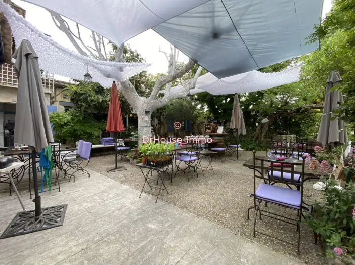 Maison 11 pièces de 315 m² - Fontvieille (13990)