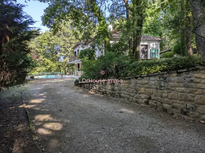 Maison 10 pièces de 182 m² - Fumel (47500)