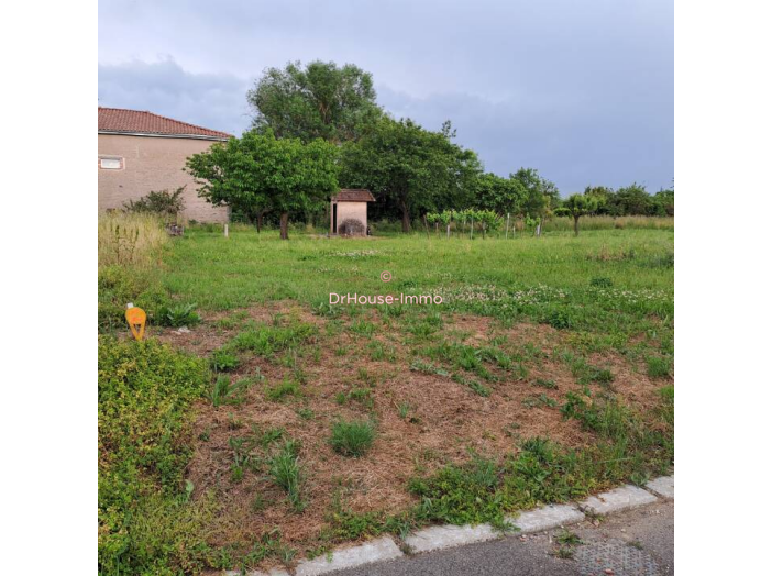 Terrain de 900m²