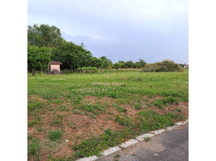 Terrain de 900m²