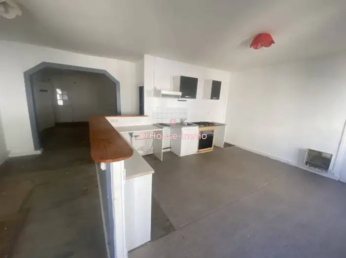 Immeuble 8 pièces de 379 m² - Saint-Maixent-l'École (79400)