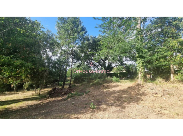 Terrain de 844m²