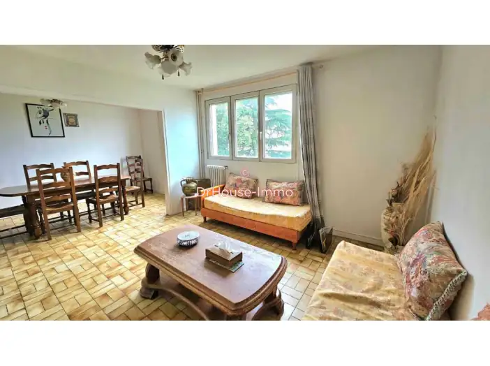 Appartement 5 pièces de 93 m² - Trappes (78190)