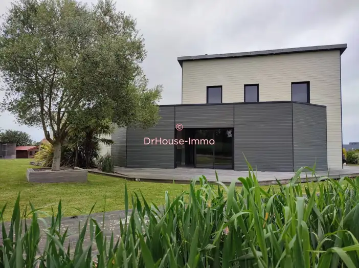 Maison 6 pièces de 177 m² - Rucqueville (14480)