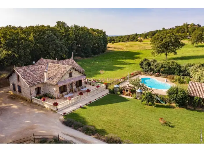 Maison 7 pièces de 228 m² - Vaour (81140)