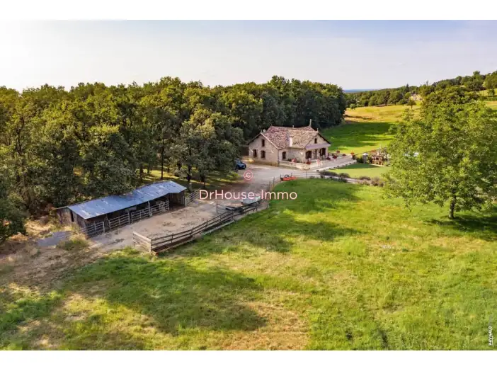 Maison 7 pièces de 228 m² - Vaour (81140)