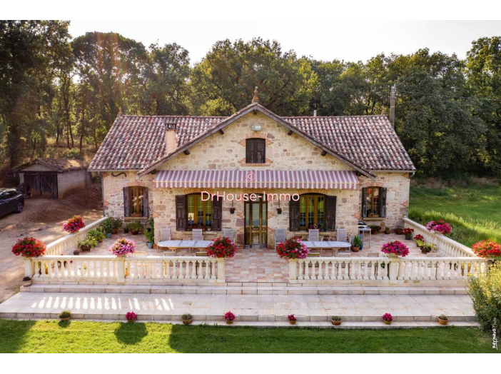 Maison de 228m² - 7 pièces