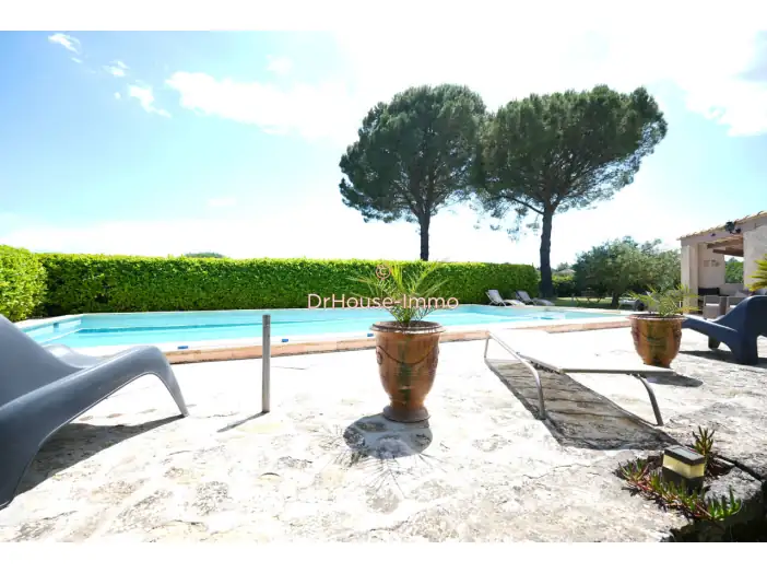 Maison 6 pièces de 141 m² - Uzès (30700)