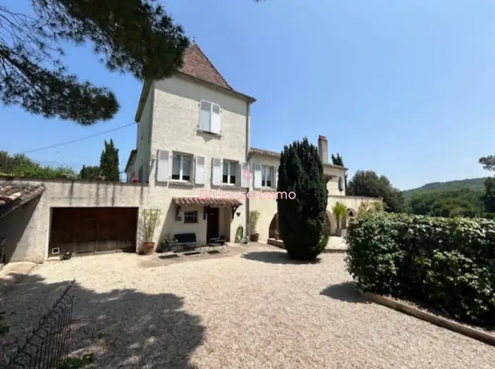 Maison 9 pièces de 342 m² - Cahors (46000)