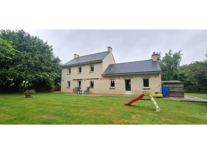 Maison 7 pièces de 160 m² - Plougar (29440)