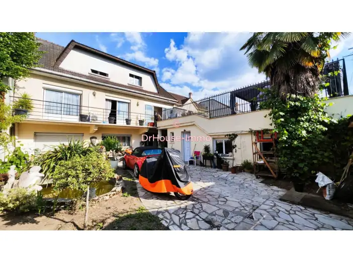 Maison 14 pièces de 320 m² - Saint-Maur-des-Fossés (94100)