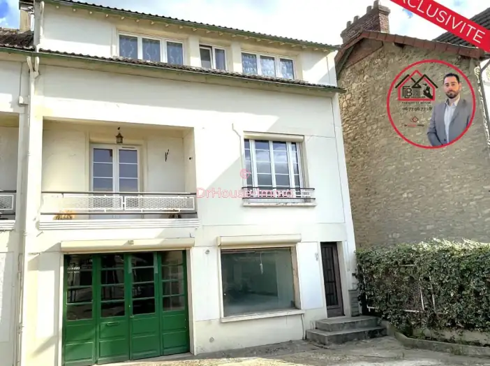 Immeuble 7 pièces de 117 m² - Gargenville (78440)