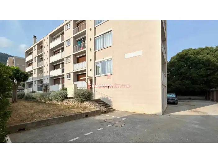 Appartement 3 pièces de 46 m² - Toulon (83100)