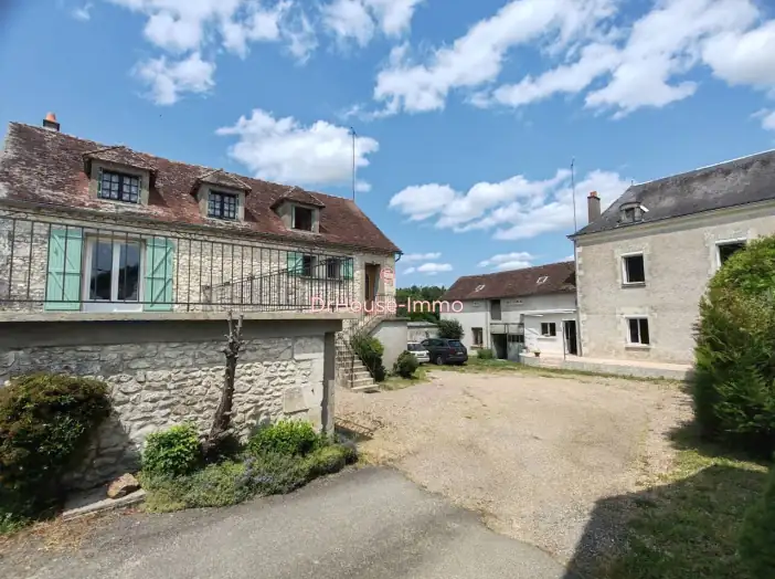 Maison 7 pièces de 205 m² - Antogny-le-Tillac (37800)