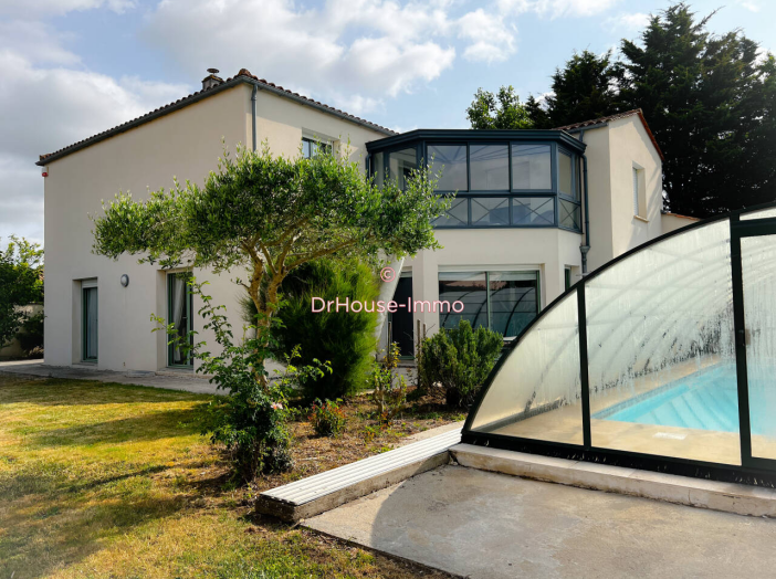 Maison de 266m² - 7 pièces