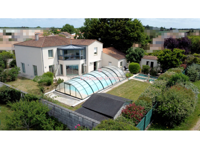 Maison de 266m² - 7 pièces