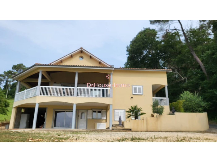 Maison de 308m² - 10 pièces