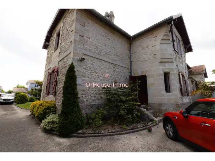 Maison 9 pièces de 205 m² - Parempuyre (33290)